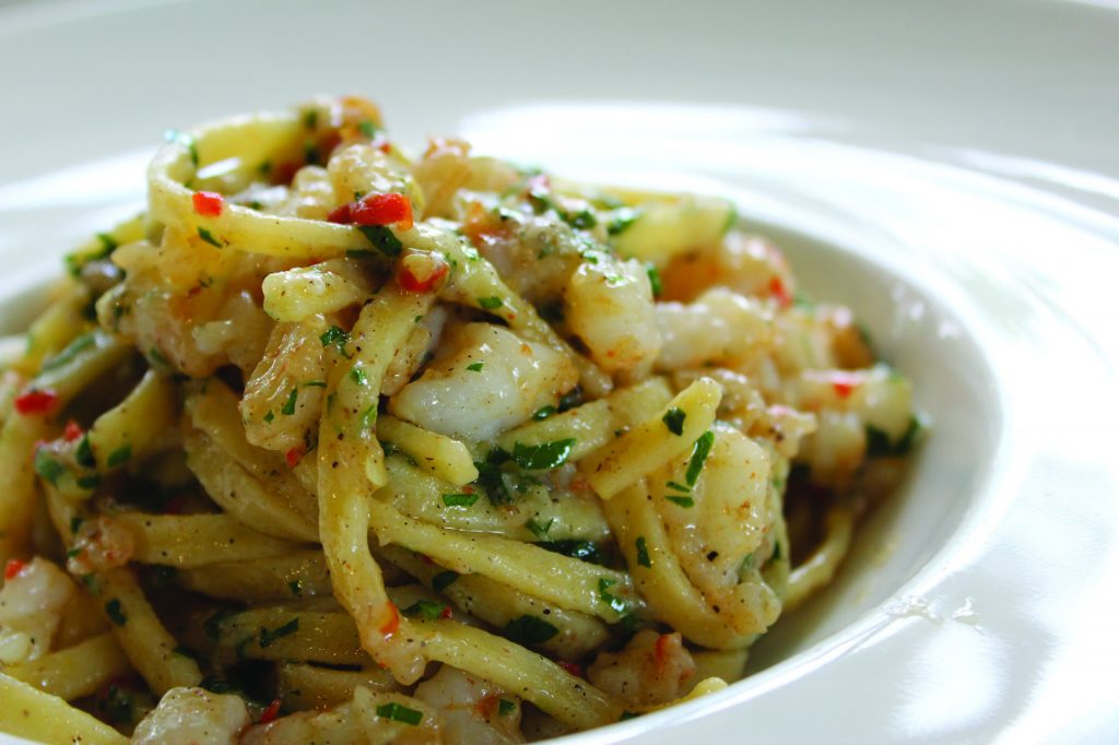 Recipe Linguine With Prawns Garlic Parsley Chilli And Olive Oil01