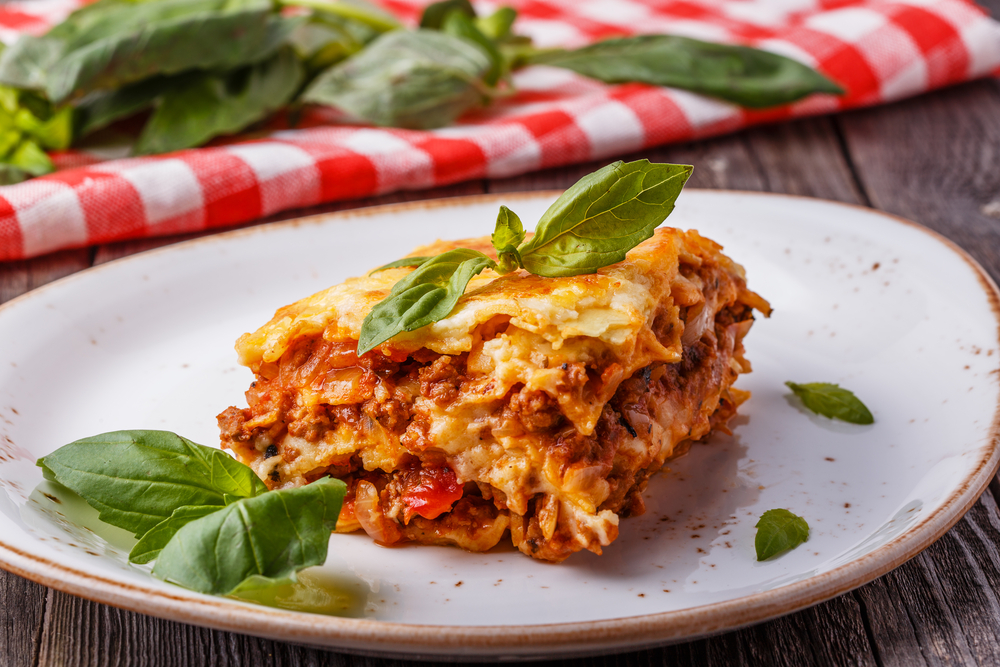 Traditional,lasagna,made,with,minced,beef,bolognese,sauce,and,bechamel