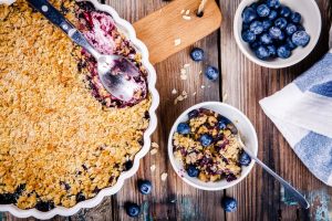Homemade,blueberry,crumble,with,oatmeal,on,wooden,table