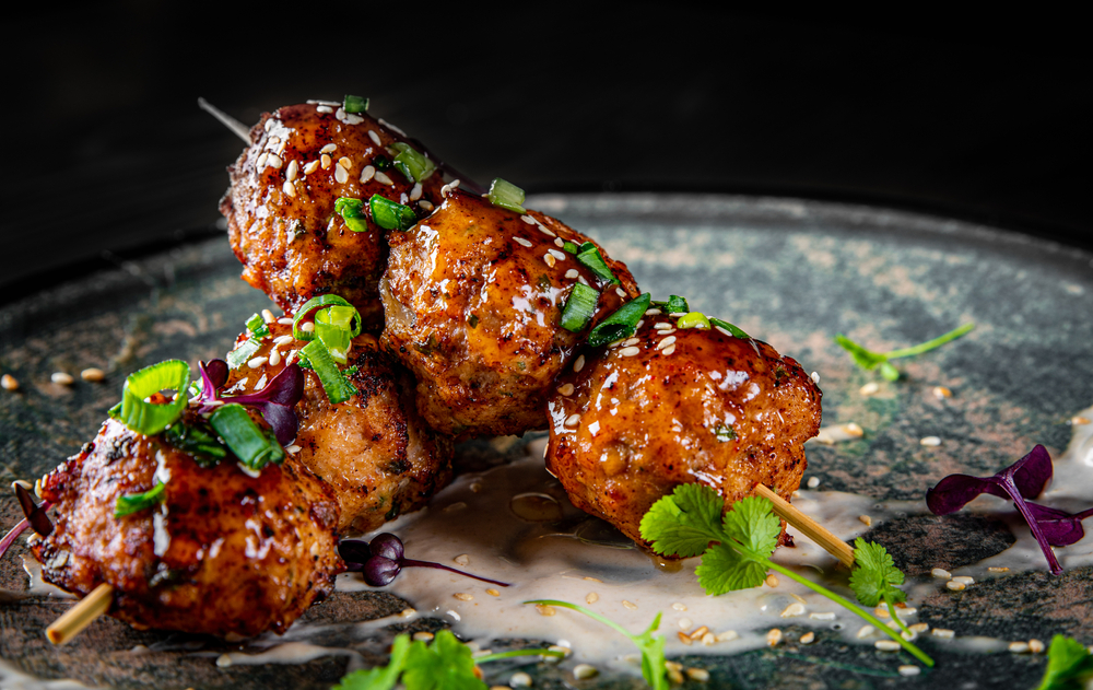 Deep,fried,meatballs,in,plate,on,black,wooden,table,background